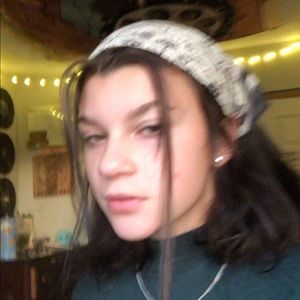 Meet your Posher, Cynthia